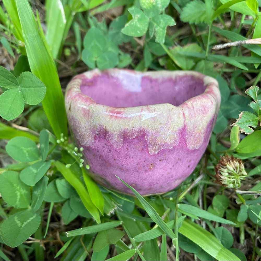 💕 Handmade Ceramic Pinch Pot - Pink and Cream Glaze